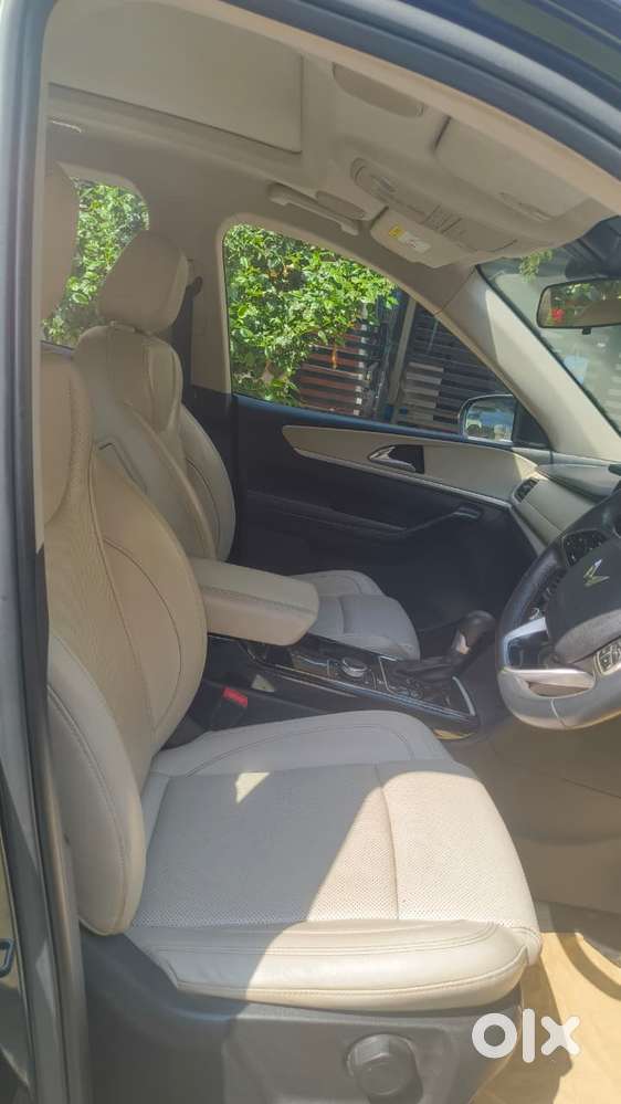 Mahindra Xuv700 2.0 Ax 7 Petrol At Str, 2024, Petrol