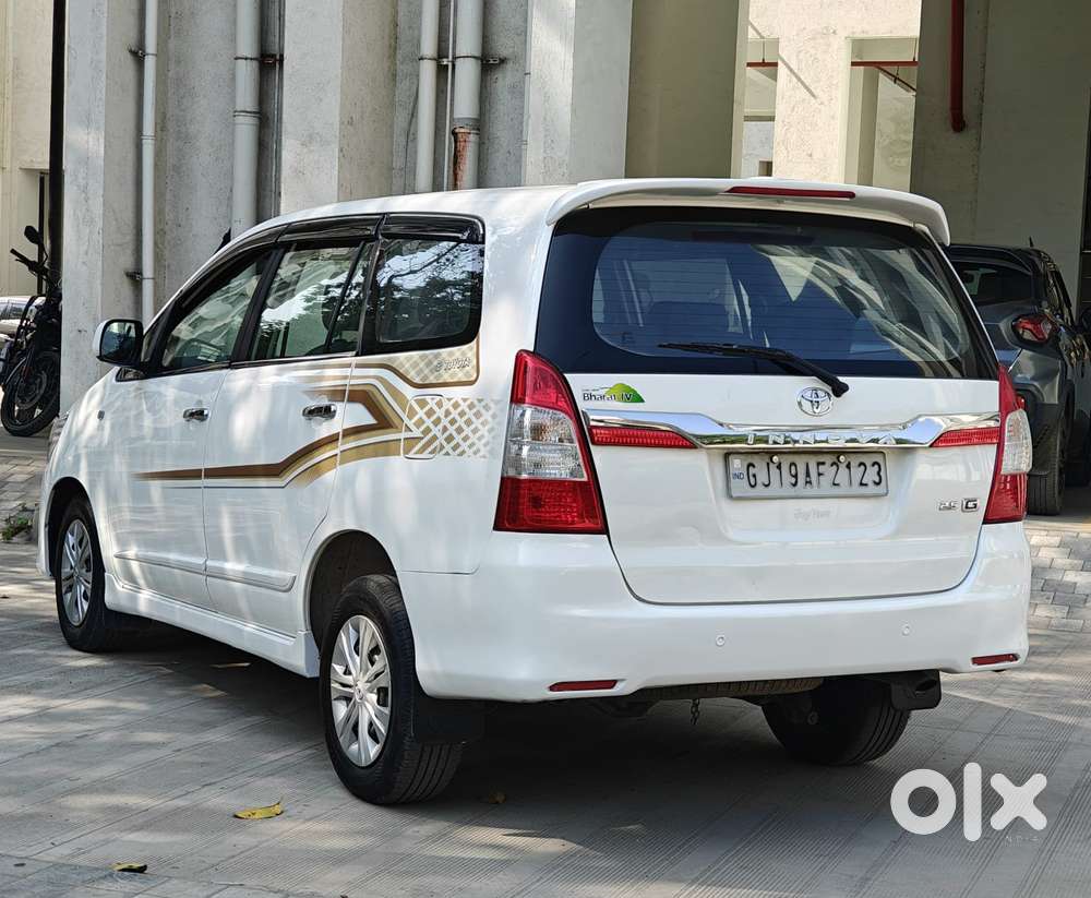 Toyota Innova 2.5 G (diesel) 8 Seater Bs Iv, 2015, Cng & Hybrids