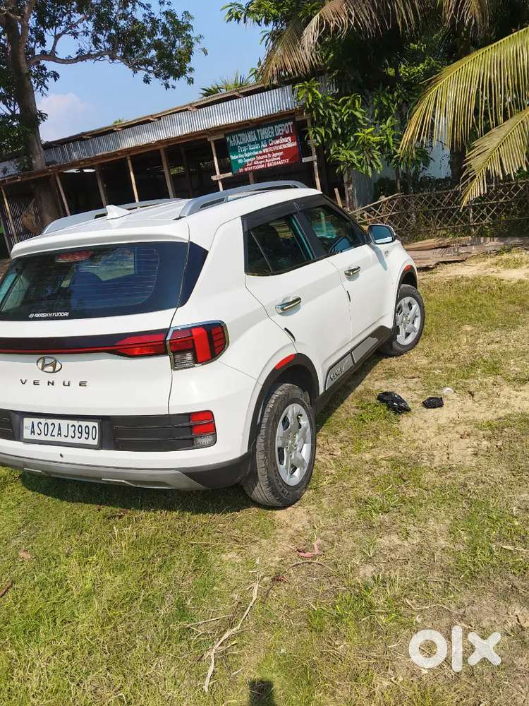 Hyundai Venue Petrol Manual 2022