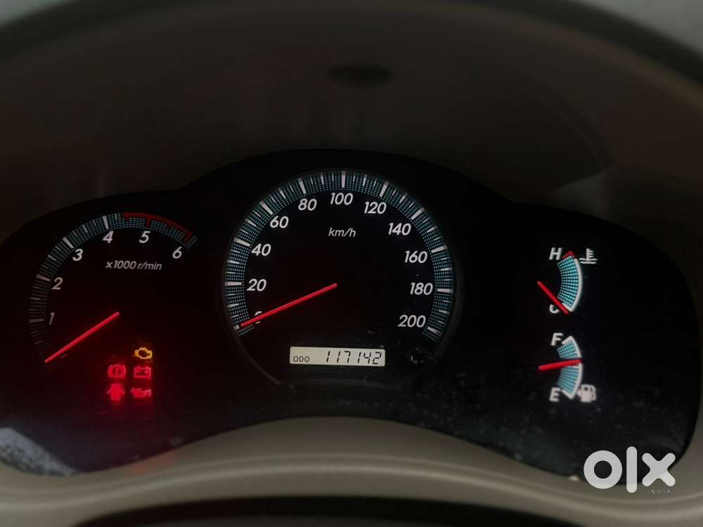 Toyota Innova 2013 V Option -well Maintained Family Car Family Car
