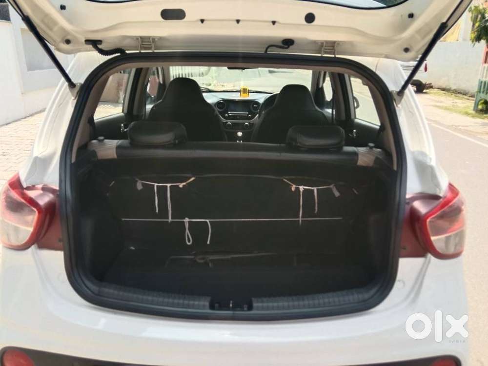 Hyundai Grand I10 Asta Option, 2017, Petrol