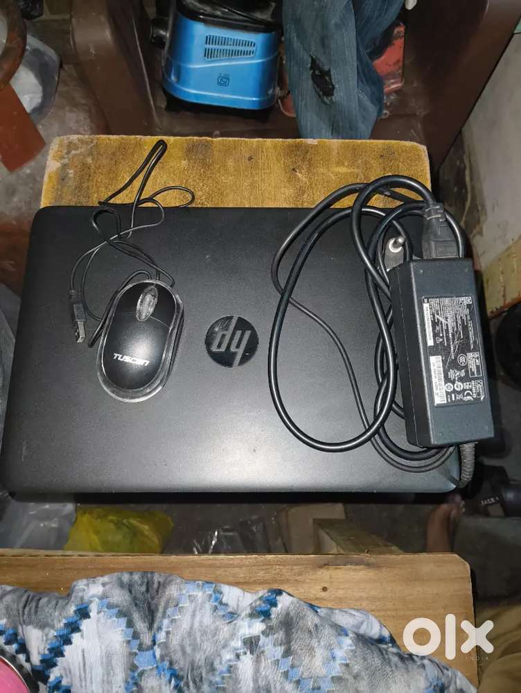 Hp laptop all ok bas display pe do line aa gya hai. Aur. Battery new d