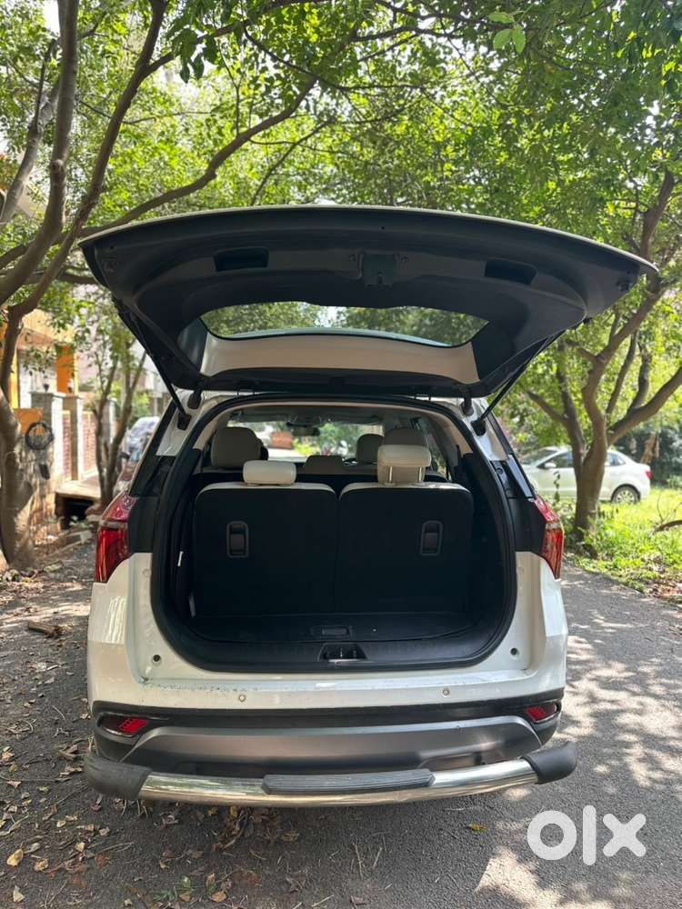 Mahindra Xuv700 Petrol Well Maintained