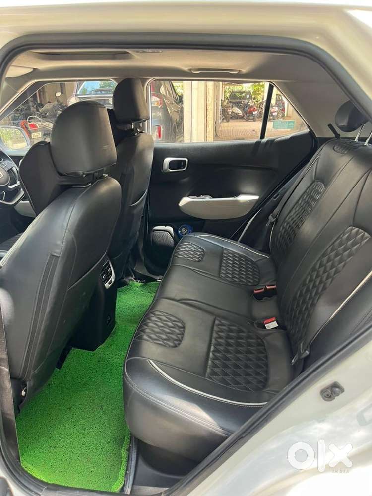 Hyundai Venue 2023 Diesel Well Maintained