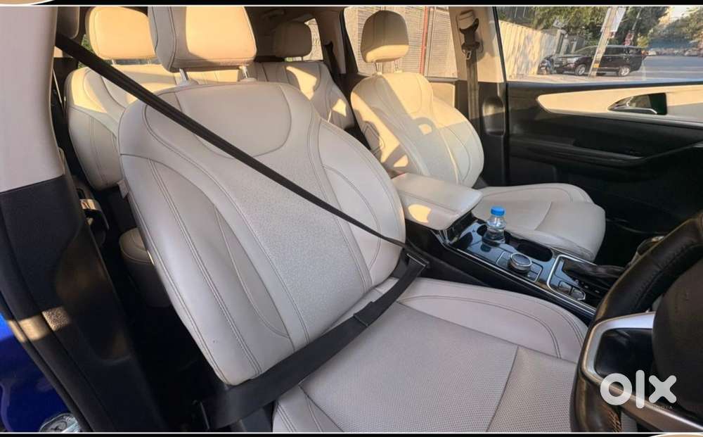 Mahindra Xuv700 2.2 Ax 7 Diesel At Str, 2022, Diesel