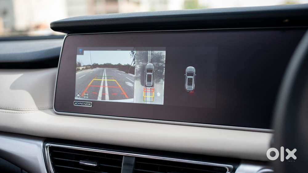 Mahindra Xuv700 2.0 Ax 7 Petrol At Luxury Pack Str, 2025, Petrol