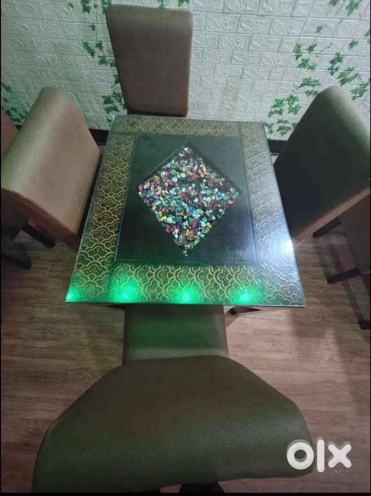 Dining table for sale