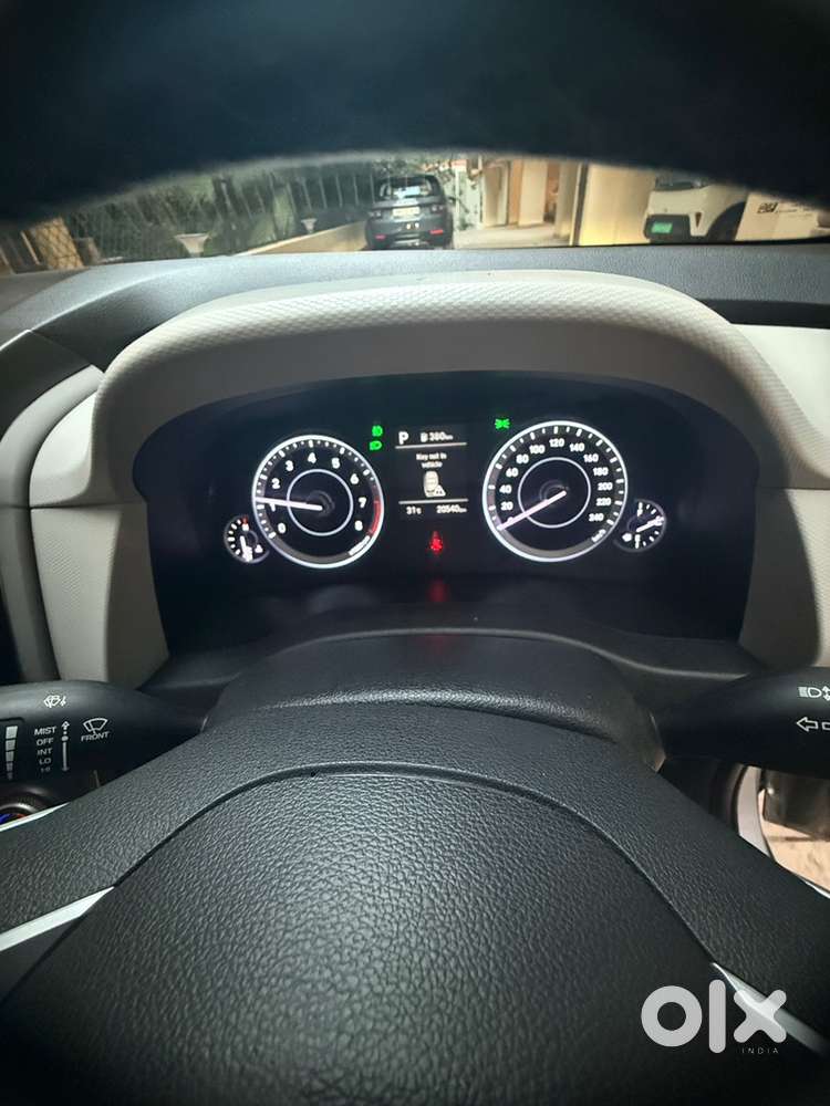 Creta Showroom Condition Female 20000 Kms Only