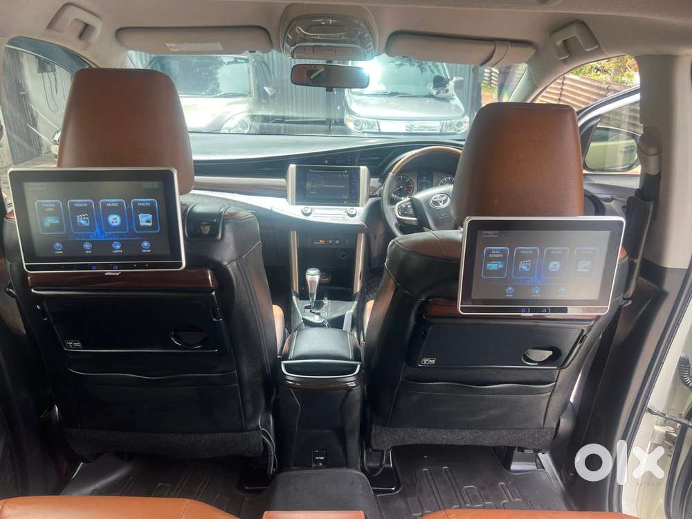 Toyota Innova Crysta 2.8z Automatic, 2016, Diesel