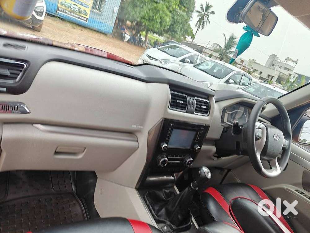 Mahindra Scorpio S10 7 Seater, 2017, Petrol