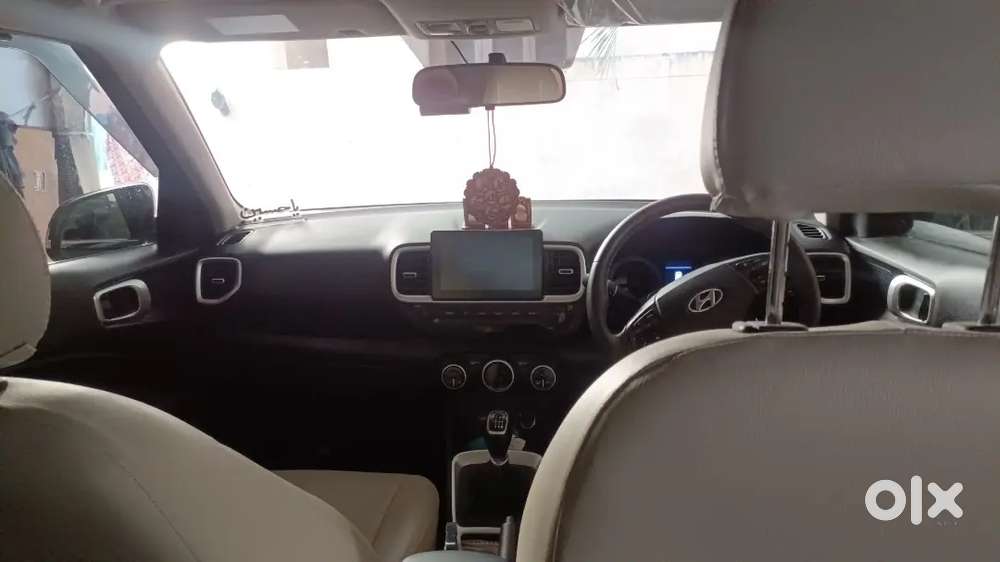 Hyundai Venue 2020 Petrol 8400 Km Driven