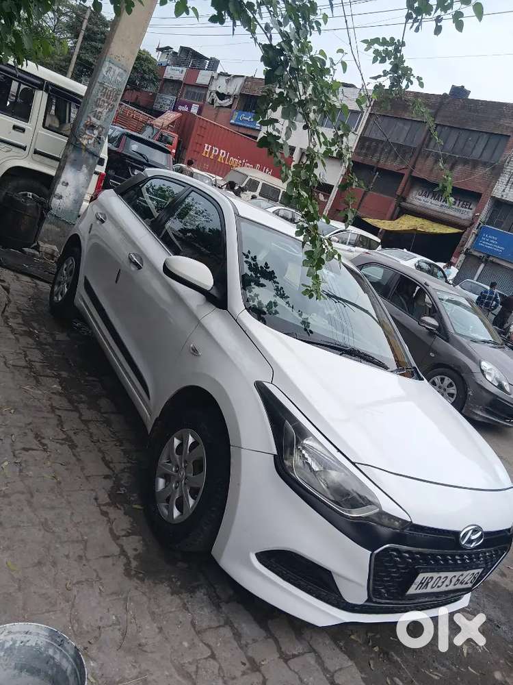 Price 350000/-hyundai I20 Magna 2015