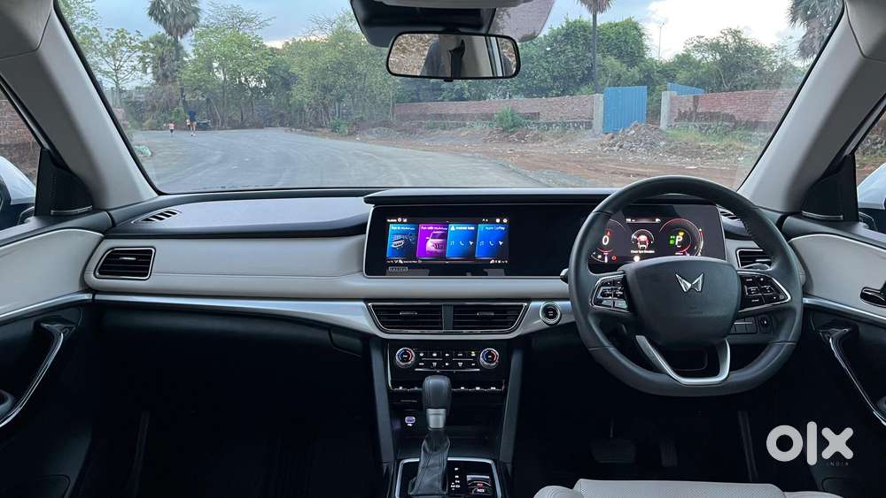 Mahindra Xuv700 2.2 Ax 7 Diesel At Luxury Pack Str, 2025, Diesel