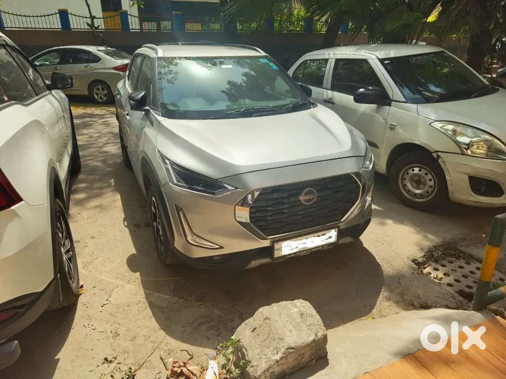 Nissan Magnite 2022 Dec Xv Premium Cvt Petrol 42000 Km Silver