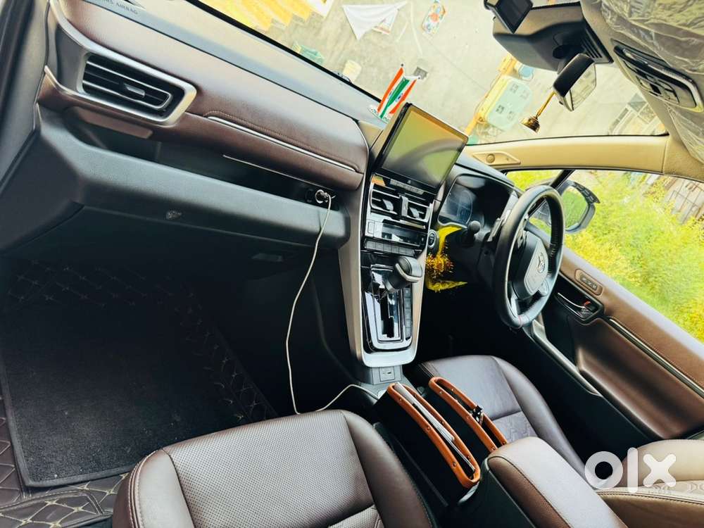 Toyota Innova Hycross 2025