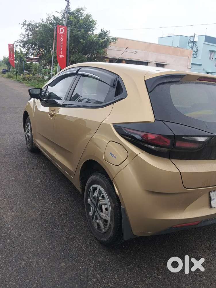 Tata Altroz Xe Petrol