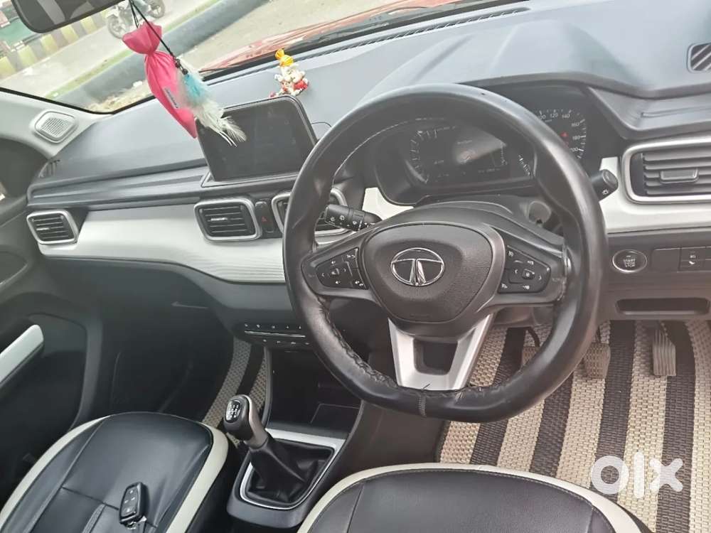 Tata Punch Creative Dual Tone Mt Sunroof, 2023, Petrol