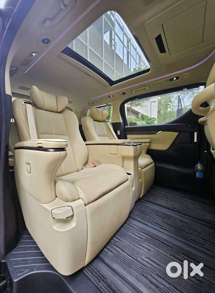 Toyota Vellfire 2.5 Executive Lounge, 2020, Diesel