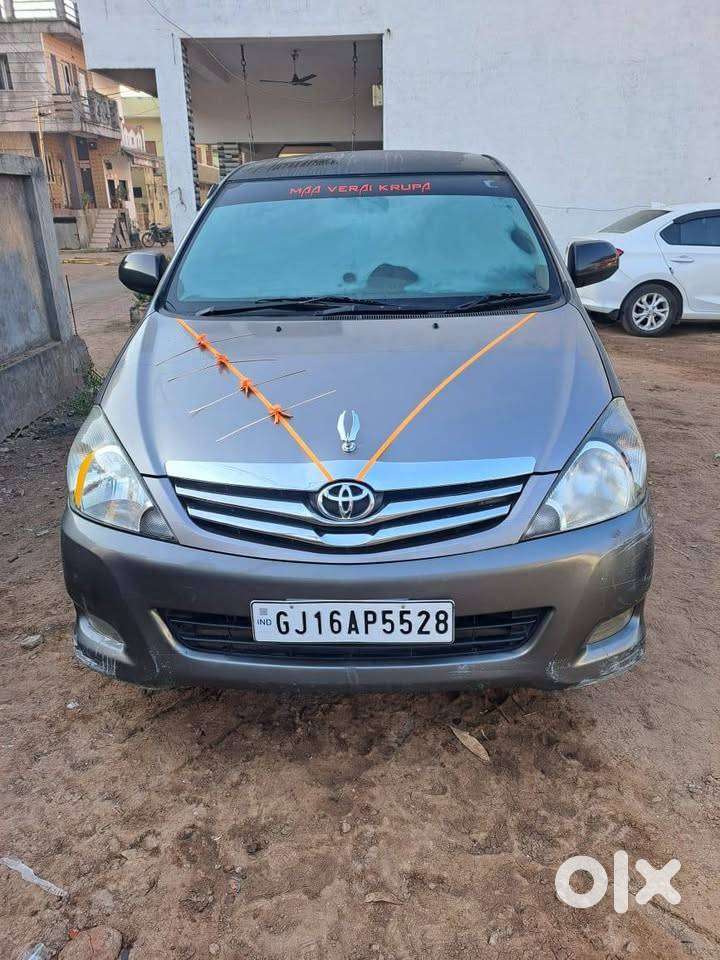 Toyota Innova 2.5 G (8 Seater) - 2011  Pristine Engine Condition