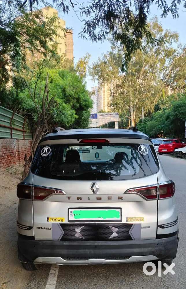 Ekadam Acchi Kar Hai Koi Kami Nhi H