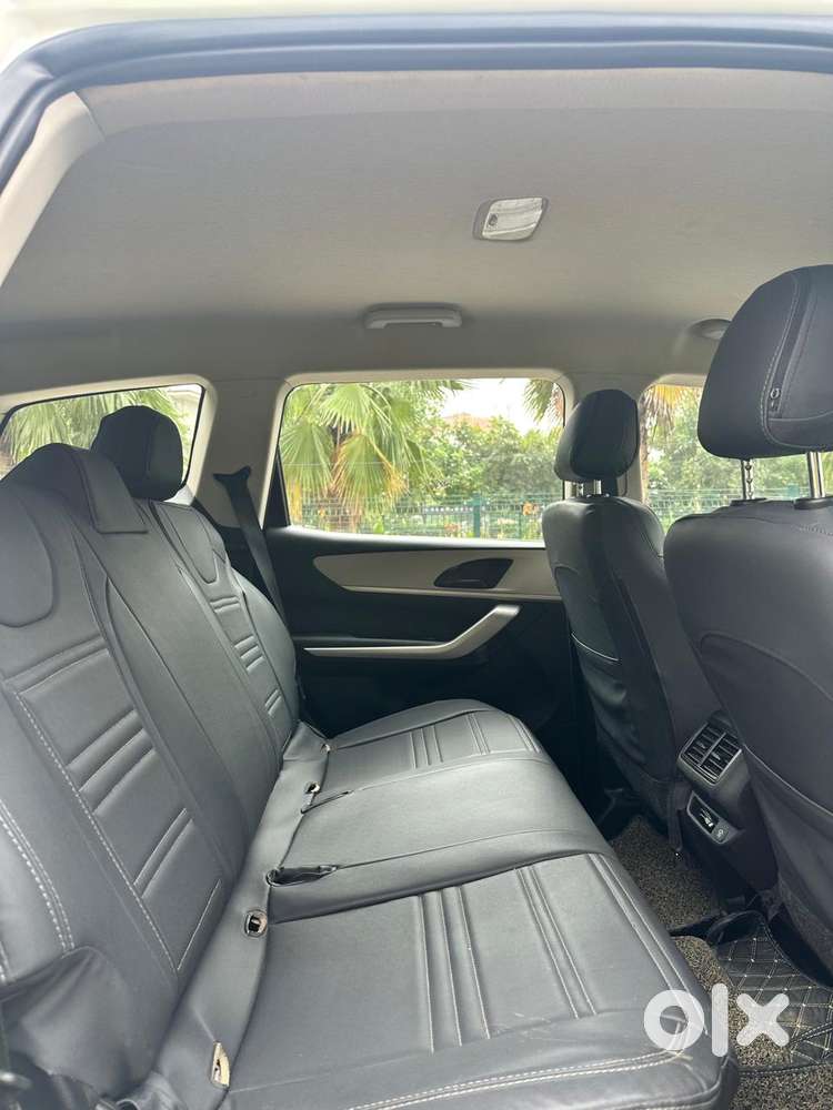 Mahindra Xuv700 Ax 3 Petrol Mt 5 Str (e), 2022, Petrol