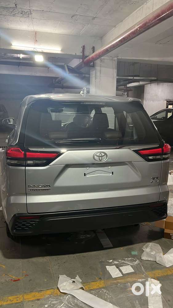 Toyota Innova Hycross 2.0 Zx Hybrid 7 Str, 2026, Petrol