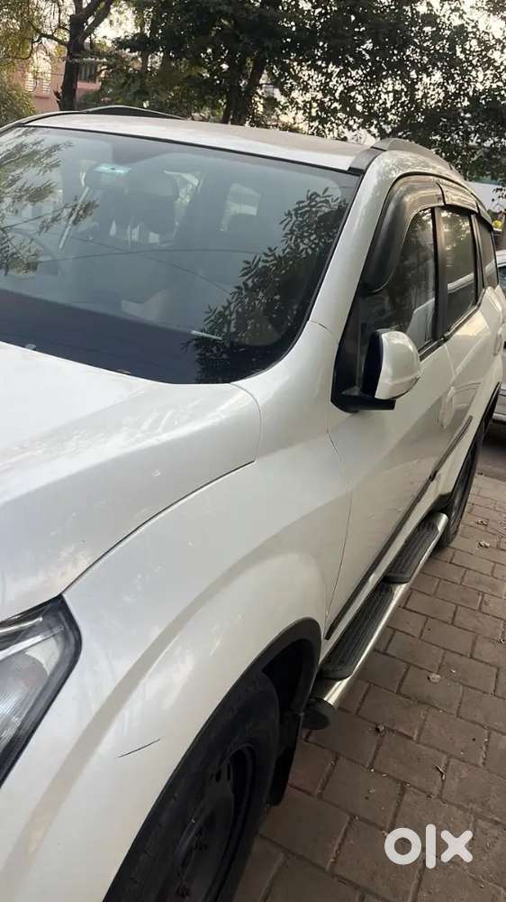 Mahindra Xuv500 2017 Diesel 76500 Km Driven