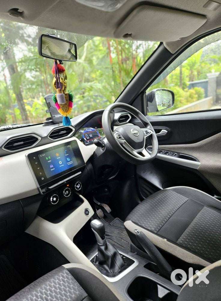 Nissan Magnite 1.0 Xv Premium, 2023, Petrol