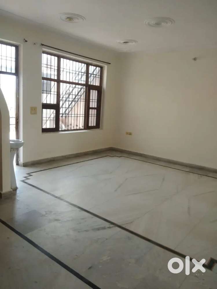 2bhk first floor for rent in Sector 32