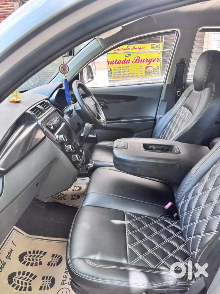 Mahindra Kuv 100 2018
