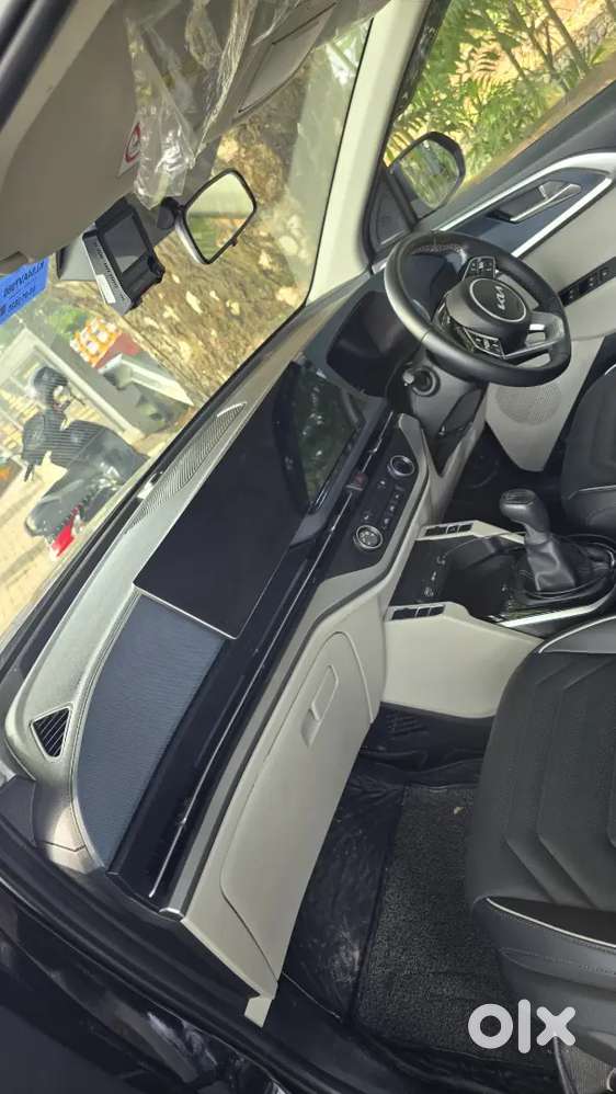 Kia Carens 2024 Petrol