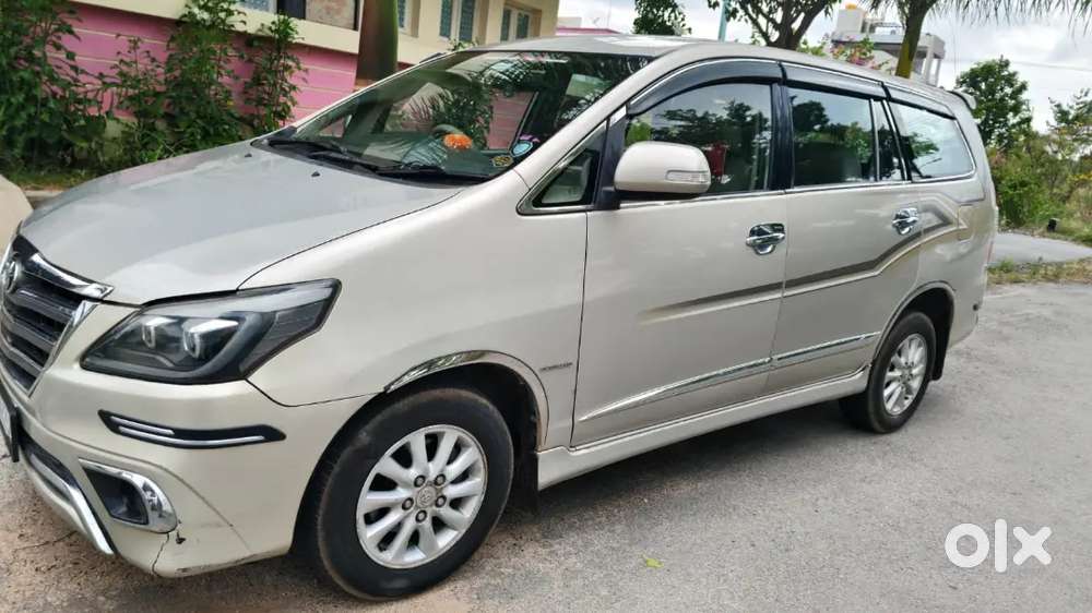 Toyota Innova 2.5 V 2014