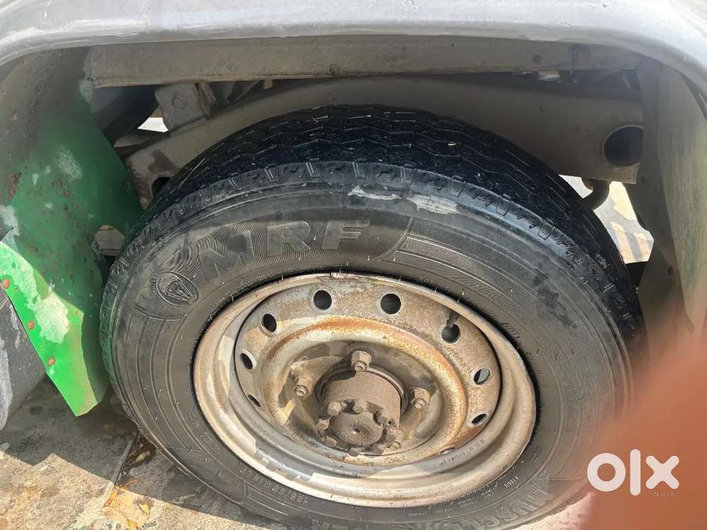 Bolero Xl 2wd 9 Seater
