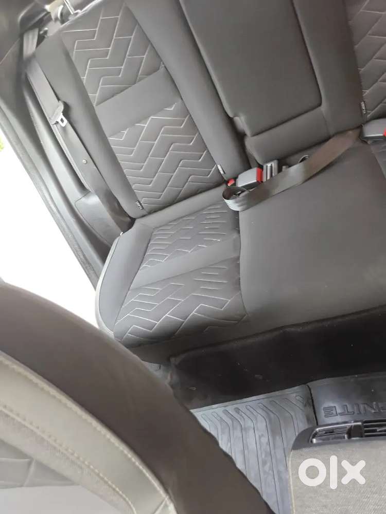 Nissan Magnite White Dual Tone For Sell