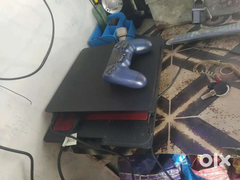 PS4 slim model 1TB