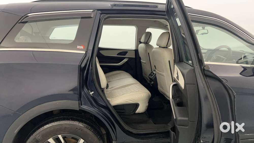 Mahindra Xuv700 2.2 Ax 3 Diesel Mt 7 Str, 2023, Diesel