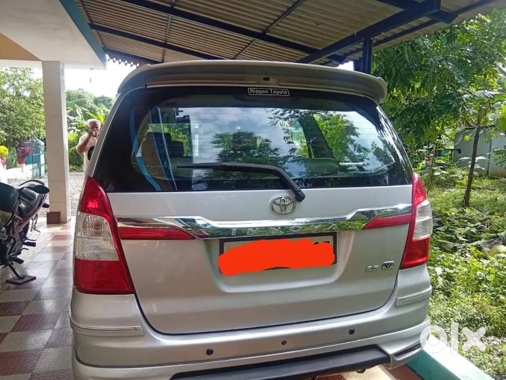 Toyota Innova 2.5 V 7 2011