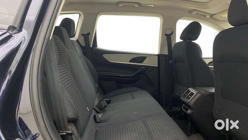 Mahindra Xuv700 2.0 Ax 5 Petrol At Str, 2023, Petrol