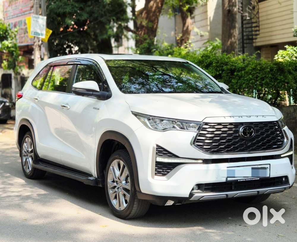 Toyota Innova Hycross 2.0 Zx (o) Hybrid 7 Str, 2025, Petrol