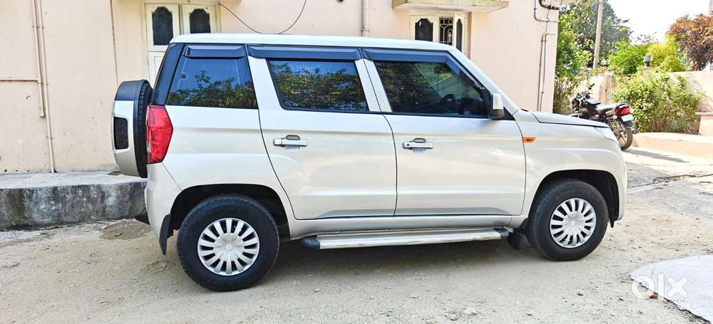 Mahindra Tuv 300 T4 Plus, 2017