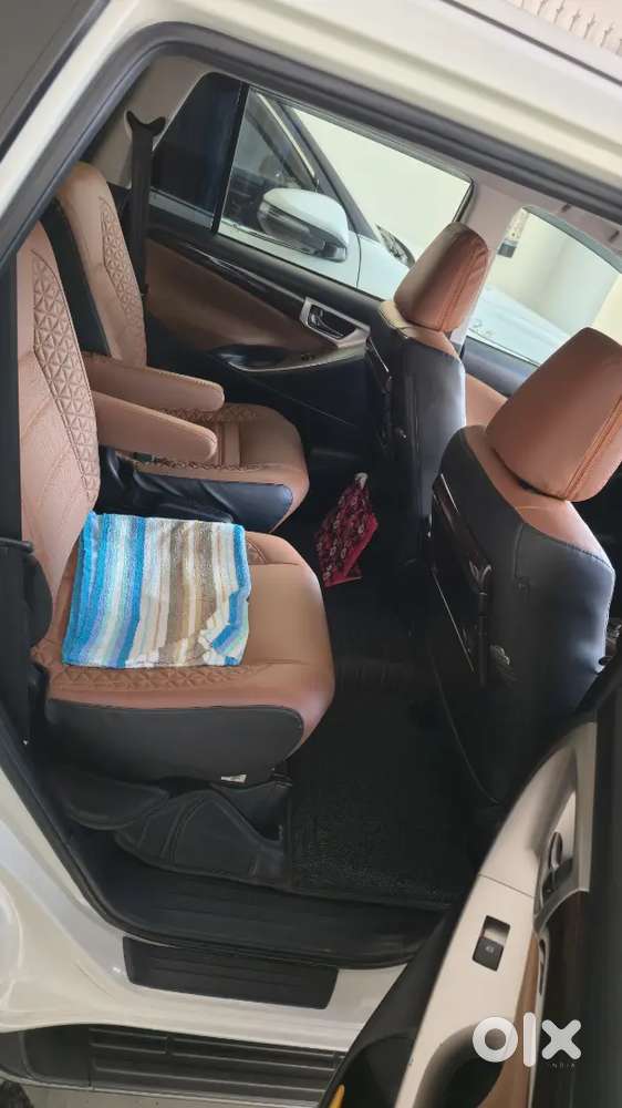 Innova Crysta 2.8z Automatic Top Model Captain Seat