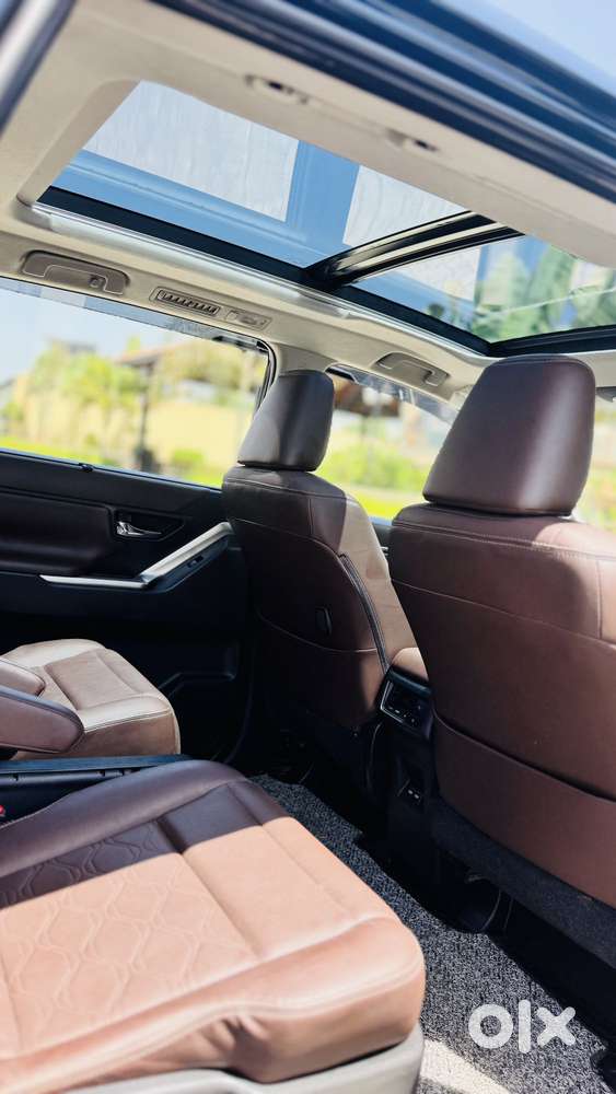 Toyota Innova Hycross 2.0 Zx (o) Hybrid 7 Str, 2023, Petrol