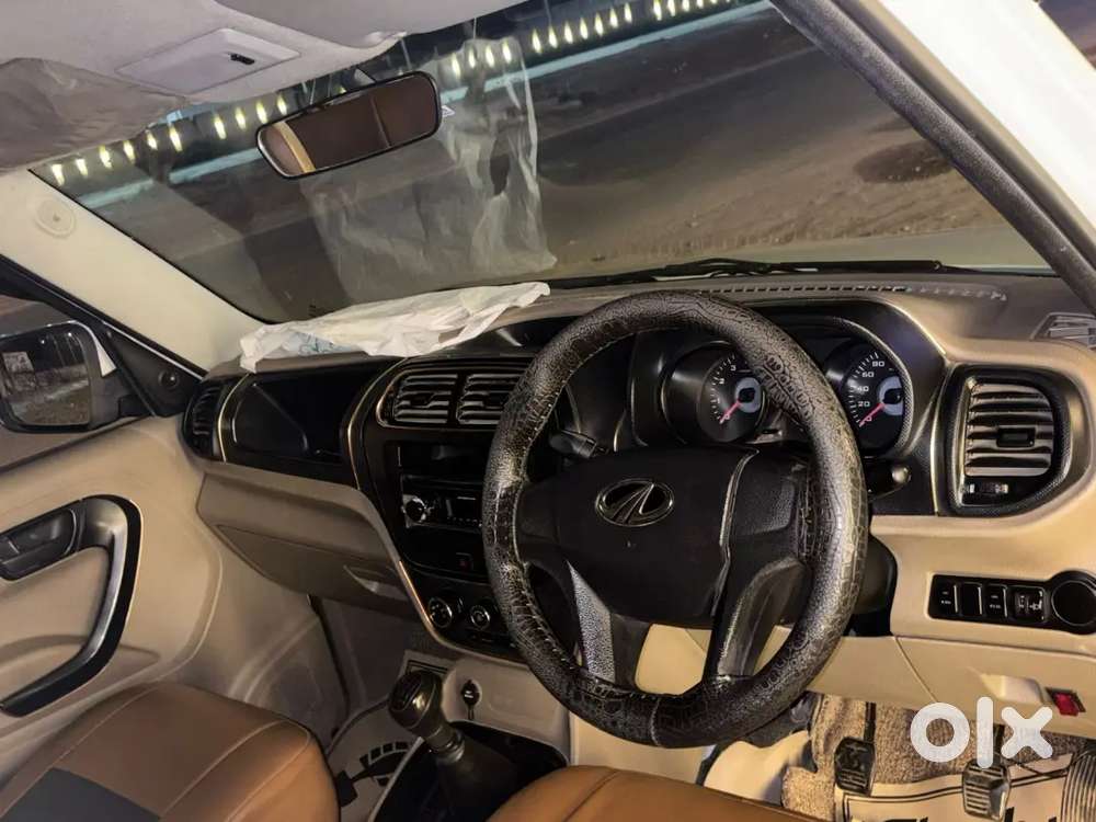 Mahindra Tuv 300 2019 8+1