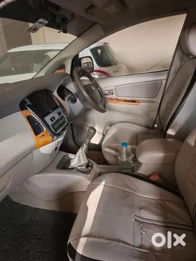 Toyota Innova Vx 7 Petrol 2010