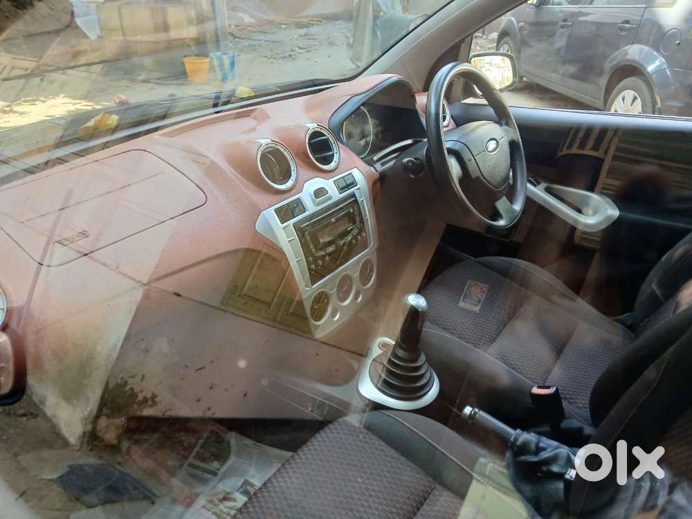 Ford Figo 2012-2015 Petrol Titanium, 2011, Petrol