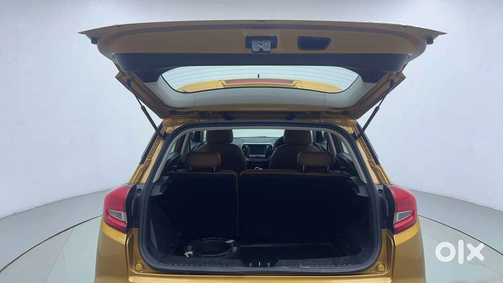 Mahindra Xuv300 Turbosport W8, 2023, Petrol