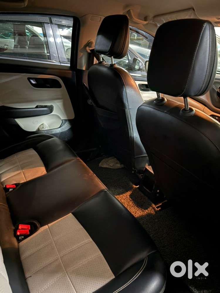 Tata Altroz Xe Petrol 2024