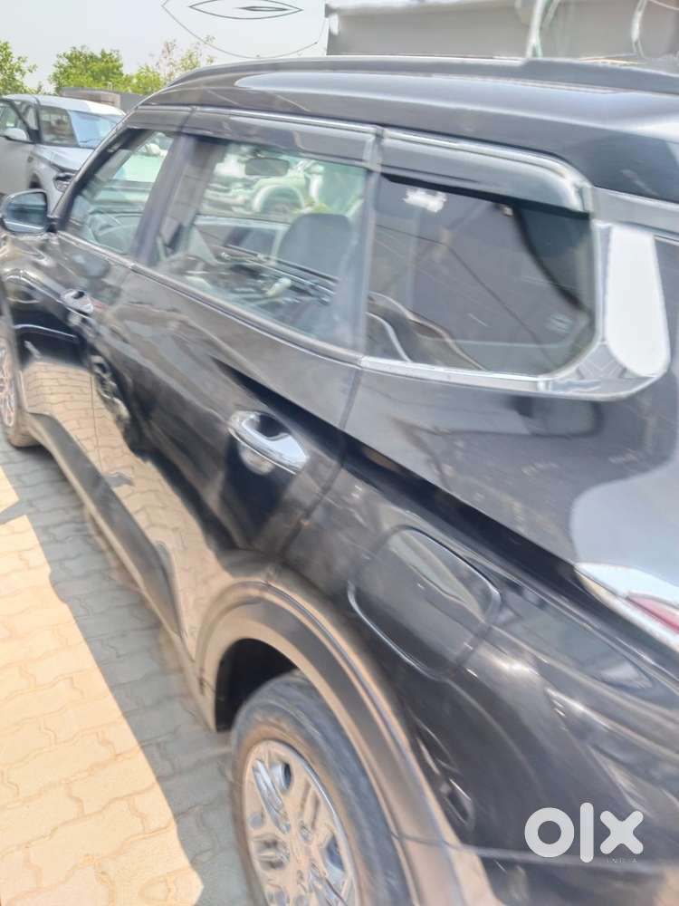 Kia Carens Gravity Edition ( Sunroof)
