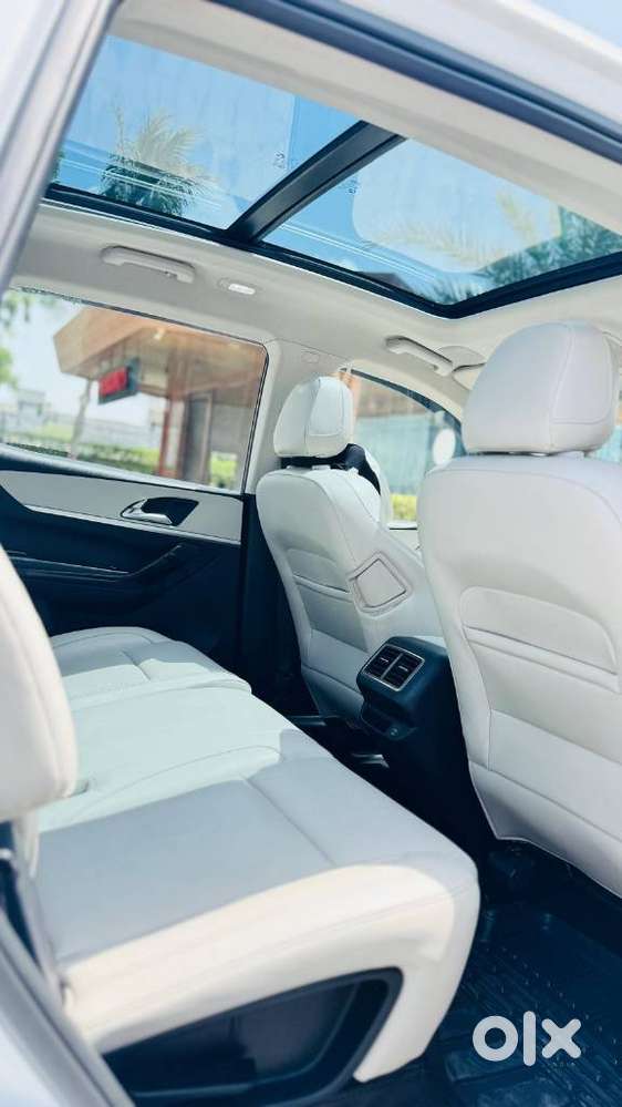 Mahindra Xuv700 2.2 Ax 7 Diesel At Luxury Pack Str, 2025, Diesel