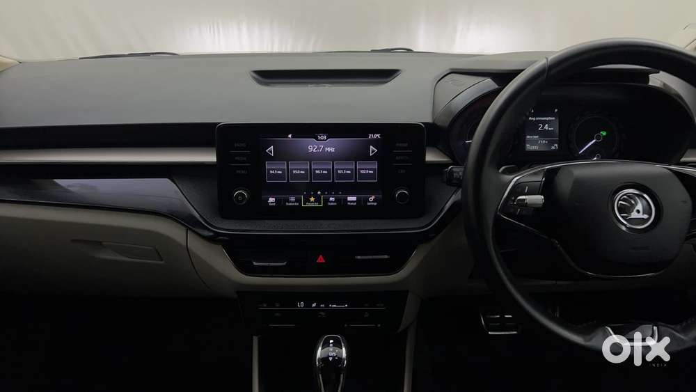 Skoda Slavia Ambition 1.0l Tsi At, 2022, Petrol